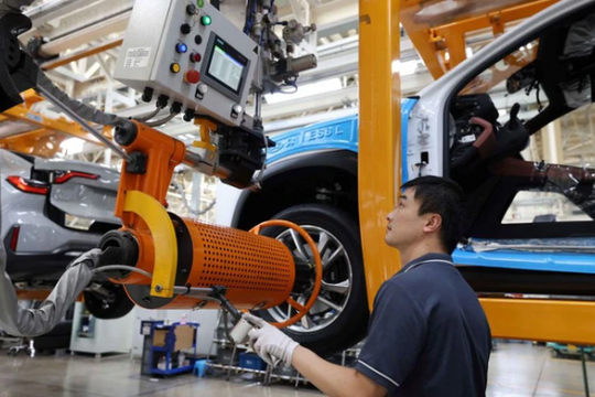Trung Quốc: Hoạt động sản xuất suy giảm 4 tháng liên tiếp, các nhà máy ở châu Á "vạ lây"?