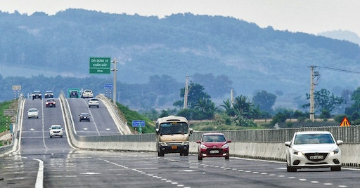 Có nên thu phí tất cả đường cao tốc do Nhà nước đầu tư?