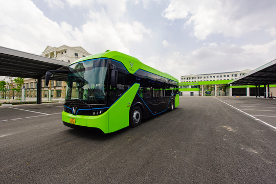 Đề xuất mở tuyến xe buýt điện nối đến sân bay Nội Bài