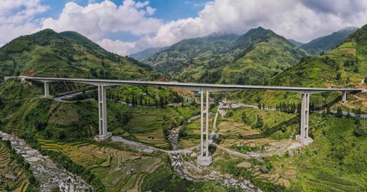 Cận cảnh cầu vượt cạn cao nhất Việt Nam 500 tỷ đồng, nối cao tốc Nội Bài – Lào Cai đi Sa Pa