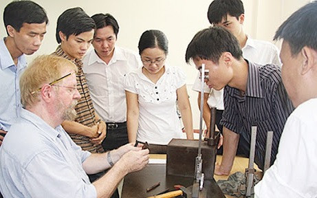 Đơn giản thủ tục cấp giấy phép lao động cho người nước ngoài làm việc tại Việt Nam