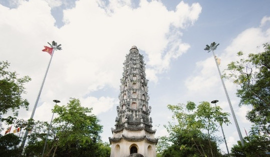 Ngọn tháp 'chín tầng trời' trong ngôi chùa thiêng nổi tiếng Nam Định