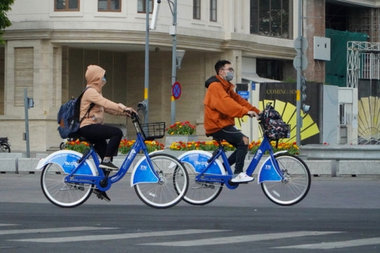 Đứng sau dịch vụ cho thuê xe đạp công cộng giá chỉ 5.000 đồng vừa phủ xanh Hà Nội là ai?