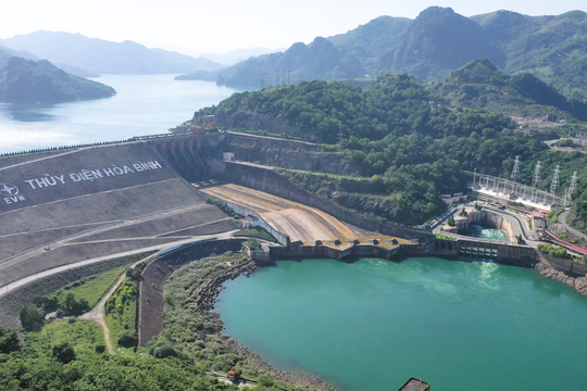 Chiêm ngưỡng đại công trình thuỷ điện kỳ vĩ của Việt Nam, "bạt núi khoan hầm" để trở thành nhà máy thủy điện lớn nhất Đông Nam Á