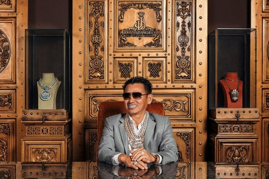 Tỷ phú kim cương gốc Việt Johnny Đặng ở tuổi U50: Sở hữu tài sản ròng 20 triệu USD, vị "vua kim hoàn" mê hoặc loạt siêu sao thế giới