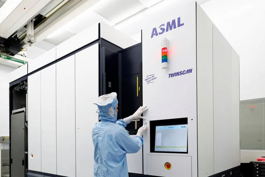 Trung Quốc tăng cường nhập khẩu máy sản xuất chip của ASML