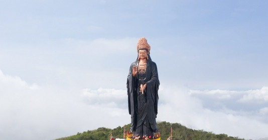 Tỉnh ở Việt Nam sở hữu tượng Phật Bà cao nhất châu Á đúc từ 170 tấn đồng đỏ, tọa lạc trên đỉnh núi cao gần 1.000m