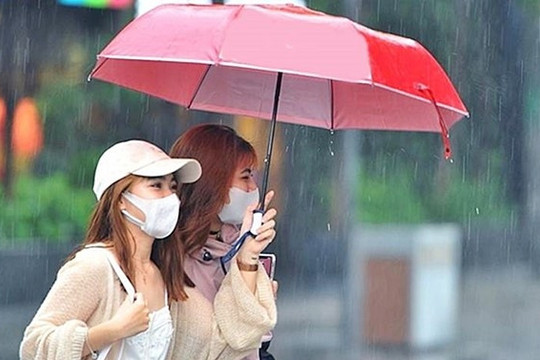 Thời tiết Hà Nội 3 ngày tới: Nắng bừng như giữa hè rồi mưa rào toàn vùng