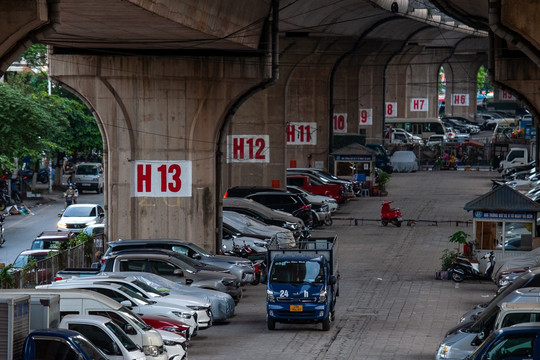 Bộ GTVT nói không với đề nghị trông giữ xe dưới gầm cầu cạn ở Hà Nội