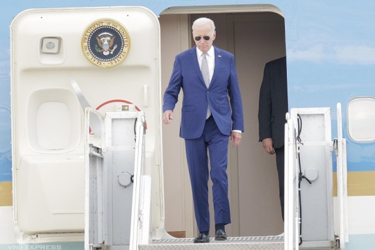 Tổng thống Mỹ Joe Biden đã đến sân bay Nội Bài