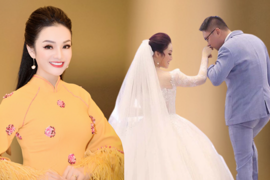 Ca sĩ Việt hiếm hoi có học vị Tiến sĩ: U50 vẫn xinh đẹp, trẻ trung, hôn nhân viên mãn bên người chồng thứ hai