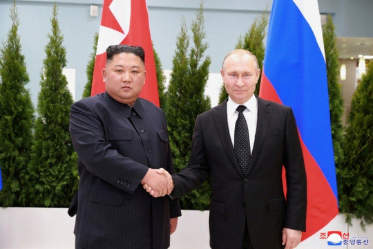 Tổng thống Nga Putin gặp nhà lãnh đạo Triều Tiên Kim Jong-un