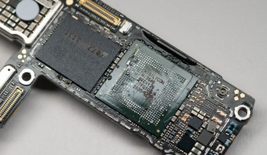 Huawei sử dụng công nghệ bộ nhớ cũ trên flagship Mate 60 Pro