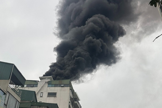 Hà Nội: Cháy nhà cao tầng ở quận Thanh Xuân