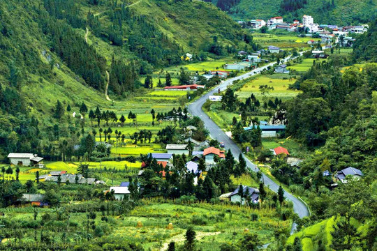 Truy tìm đoạn đường đẹp như Thụy Sĩ, gây bão mạng xã hội tại Hà Giang