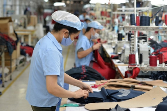 Xuất khẩu thu về hơn 26 tỷ USD, doanh nghiệp dệt may được giải cứu?