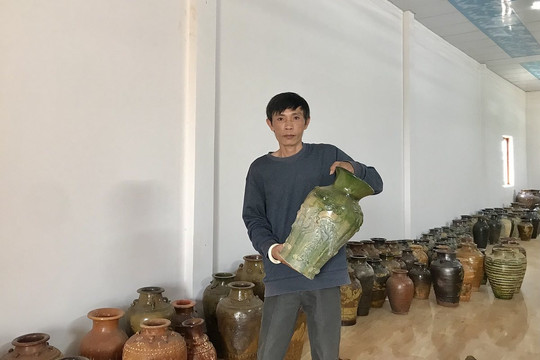 Danh tính người đàn ông Việt sở hữu "kho báu" gồm 18.000 cổ vật niên đại hàng trăm năm, chuyên gia nhận định "nhiều món thuộc dạng khủng”