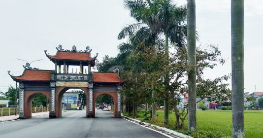 Nơi có làng cổ nhiều tiến sĩ Nho học nhất Việt Nam, được mệnh danh là "lò tiến sĩ xứ Đông”, từng được vua ban chiếu khen ngợi