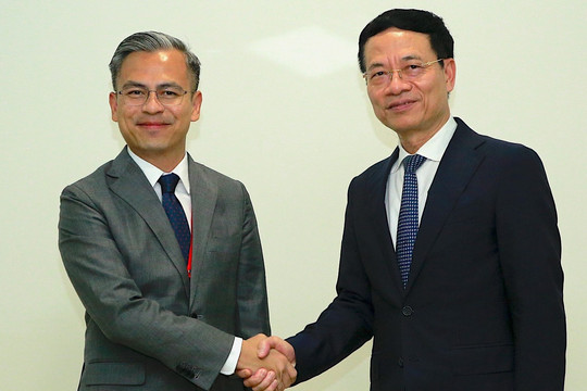 Bộ trưởng Nguyễn Mạnh Hùng tiếp đoàn Bộ Truyền thông và Kỹ thuật số Malaysia