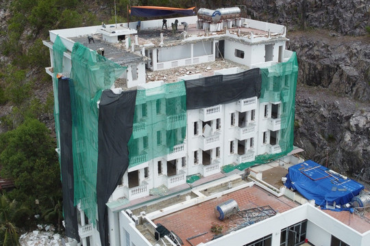 'Cắt ngọn' nhiều biệt thự cao cấp sai phép ở Nha Trang