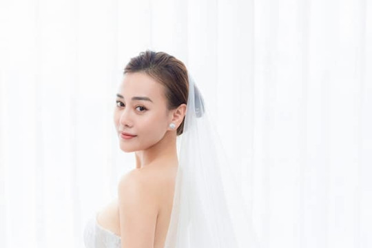 Diễn viên Phương Oanh tung ảnh cưới lộng lẫy, Shark Bình bất ngờ “ghen” với “chồng cũ” của nàng diễn viên