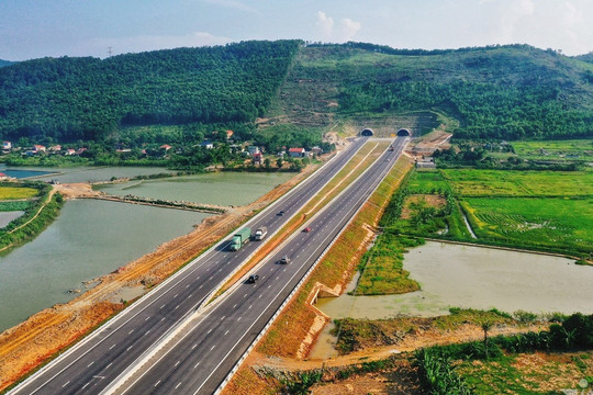 Bộ Tài chính: Cao tốc Thăng Long, đường sắt Nhổn-ga Hà Nội giải ngân 0 đồng