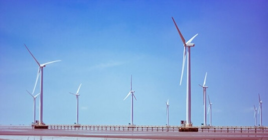 Kỳ vĩ cánh đồng điện gió duy nhất trên biển của Việt Nam và đầu tiên trên thềm lục địa ở Đông Nam Á: 62 trụ tua bin thép "khổng lồ" cao 82m, nặng hơn 200 tấn với cảnh quan đẹp vô thực