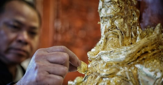 Làng nghề dát quỳ vàng duy nhất Việt Nam tồn tại hơn 300 năm tuổi: Ông tổ là 1 Tiến sĩ, phủ sơn son, thếp vàng từ công trình của vua chúa đến đền, chùa lớn khắp cả nước