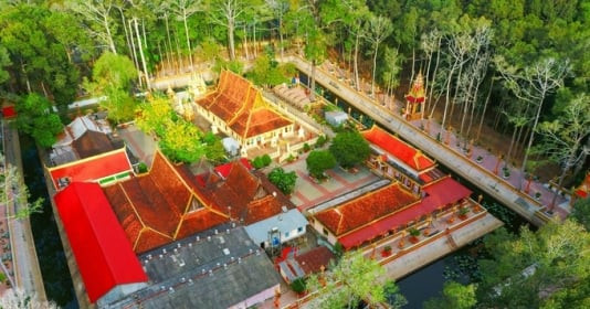 Ngôi chùa "báu vật" 1.000 năm tuổi ở Việt Nam đẹp vượt thời gian, chánh điện quy tụ gỗ quý, sơn son thếp vàng mang đậm dấu ấn người Khmer cổ