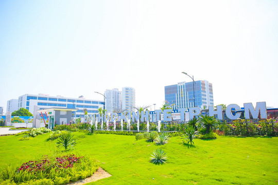 Trường đại học hàng top Việt Nam doanh thu hơn 1.000 tỷ đồng/năm, học phí “đắt xắt ra miếng”, kinh doanh cả khách sạn 3 sao trong khuôn viên