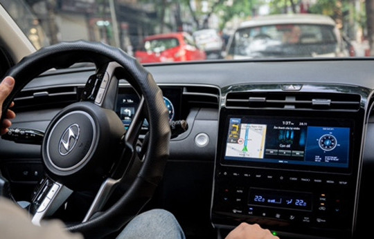 Cần bao nhiêu tiền để sở hữu xe thông minh với AI của người Việt
