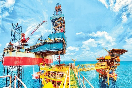 Giá dầu tăng vọt trước xung đột tại Dải Gaza, cổ phiếu dầu khí “dậy sóng”