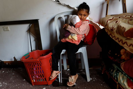 Hơn 123.000 người phải rời bỏ nhà cửa ở Dải Gaza