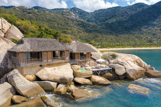Resort cao cấp đắt bậc nhất Việt Nam: Có sếp là Hoa hậu, tọa lạc trên vịnh biển đẹp nhất thế giới, loạt doanh nhân và sao Việt đua nhau check-in