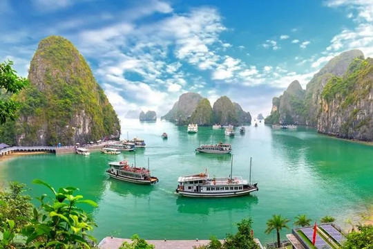 Vịnh Hạ Long vào danh sách điểm du lịch tốt nhất thế giới năm 2024