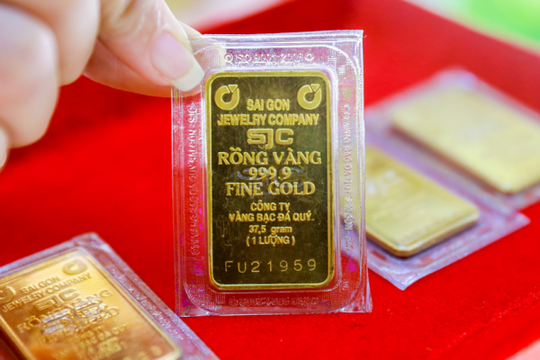 Liên tiếp phá đỉnh, giá vàng SJC vượt 71 triệu đồng/lượng