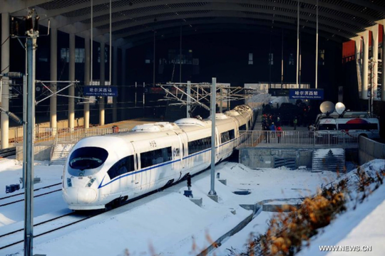 Trung Quốc khiến thế giới ngỡ ngàng với tuyến đường sắt đầu tiên trên thế giới “đi xuyên” băng tuyết -40 độ C, dài 921km với vận tốc 300km/h