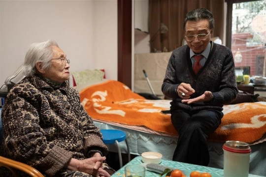 Cụ bà 106 tuổi thảnh thơi ngồi nhà kiếm 340 triệu, tận hưởng hạnh phúc tuổi già nhờ… chơi chứng khoán