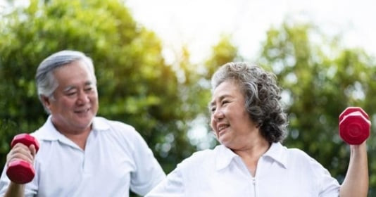 Người sau tuổi 55 nắm chắc '2 điều chăm, 3 điều kỵ' để sống thọ, duy trì sức khỏe tốt