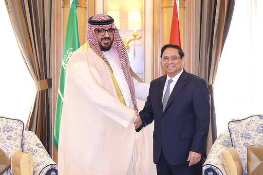 Thủ tướng Phạm Minh Chính tiếp Bộ trưởng Kinh tế và Kế hoạch Saudi Arabia