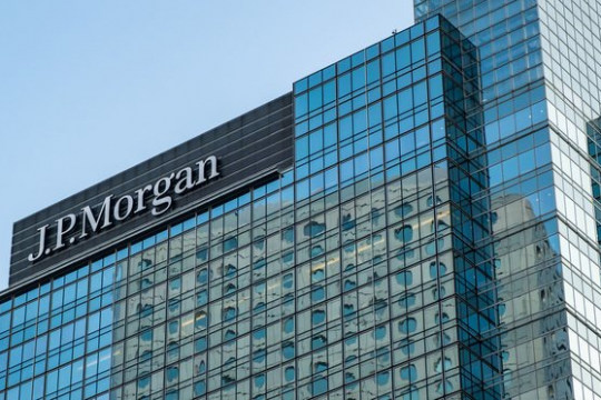 Bất chấp sóng ngầm sa thải nhân viên, ông lớn JPMorgan vẫn ngoài cuộc