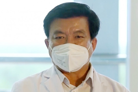 Cựu giám đốc bệnh viện ở Vĩnh Long bị cáo buộc nhận 1,4 tỷ đồng từ Việt Á