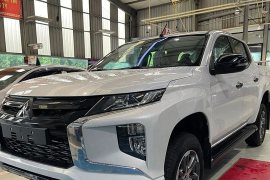 Xả kho, giá xe bán tải Mitsubishi Triton lần đầu giảm sốc 160 triệu đồng