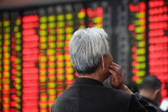 Khủng hoảng bất động sản dội gáo nước lạnh vào chứng khoán Trung Quốc, nhà đầu tư nước ngoài tháo chạy