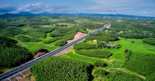 Việt Nam xây dựng 17 đường cao tốc dài 1.822km đi qua 23 tỉnh thành trong năm 2023