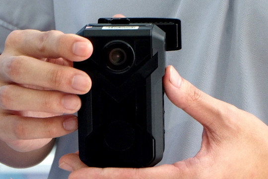 Sản xuất thành công camera thông minh gắn người dùng cho công an, bảo vệ