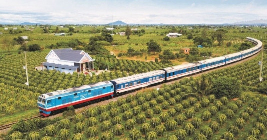 Tuyến đường sắt 1.730km dài nhất Việt Nam là tuyến đường sắt đẹp nhất thế giới, thuộc một phần của hệ thống đường sắt xuyên lục địa Á – Âu