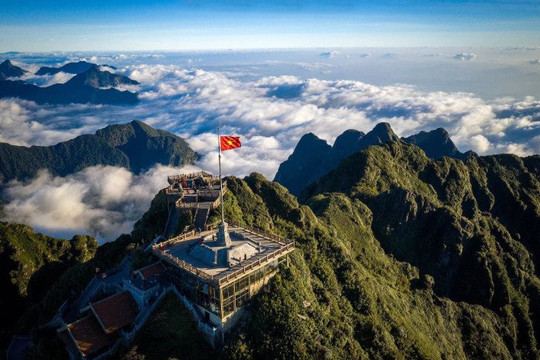Ba ngọn núi huyền tích, được xem là các "huyệt đạo" thiêng nhất của Việt Nam