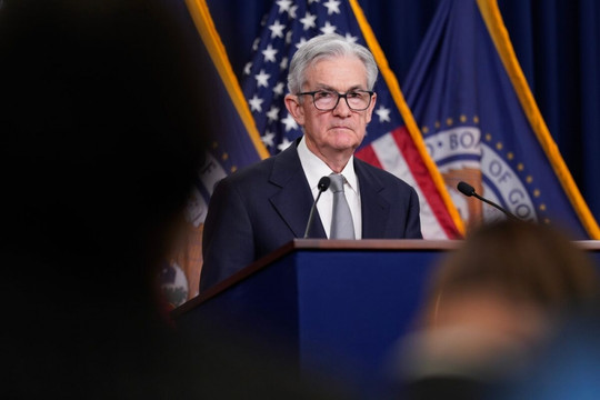 Chủ tịch Fed phát tín hiệu Fed sắp hoàn thành chu kỳ tăng lãi suất, chứng khoán Mỹ xanh mướt