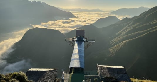Choáng ngợp với cầu kính cao nhất Việt Nam: Nằm ở vị trí "cổng trời", ngắm toàn cảnh Ô Quy Hồ Tây Bắc